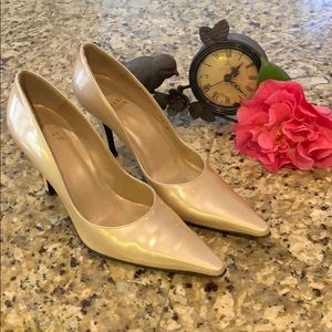 Stuart weitzman ivory patent pumps